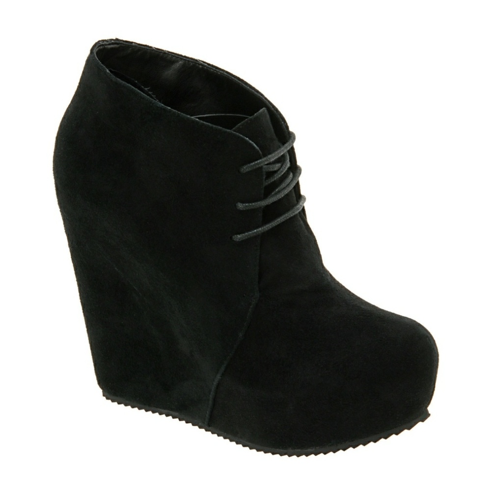 Cute sold out Aldo black wedge bootie